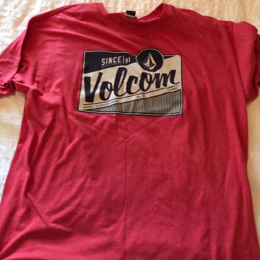 Men’s Volcom shirt